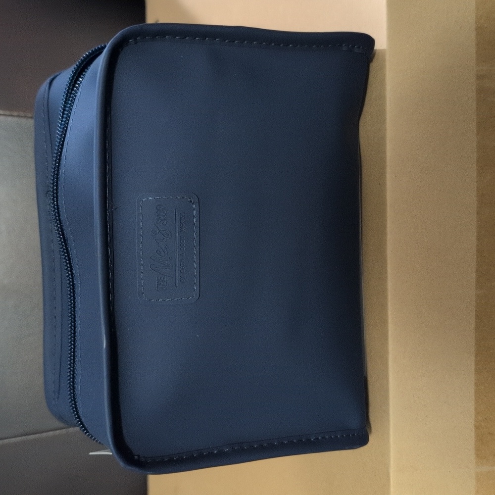 Bath and Body Works Men's Navy Blue Dopp Kit Travel Bag